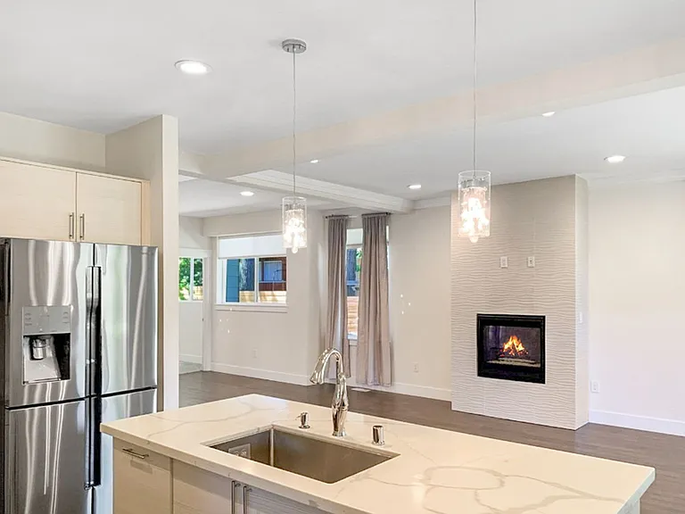 707 Newport Ct NE — Photo 11