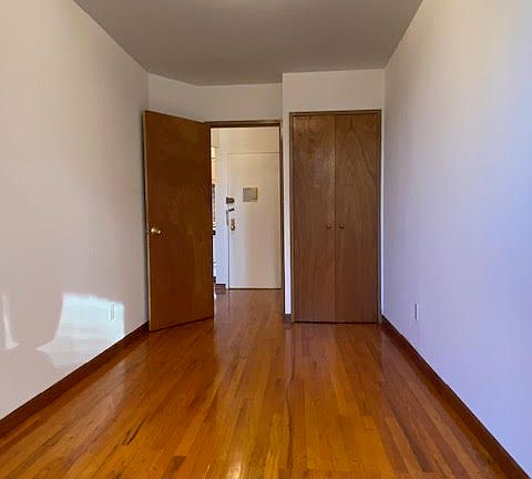 5th image of 102 W 71st St Penthouse A