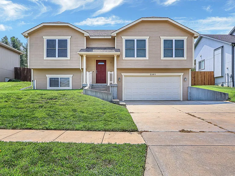 2505 Sawmill Rd — Photo 2