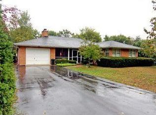 335 Ahwahnee Ln, Lake Forest, IL 60045