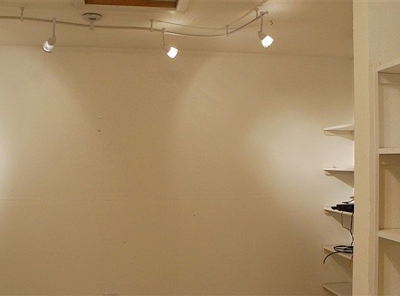 4th image of 225 Glenn St
