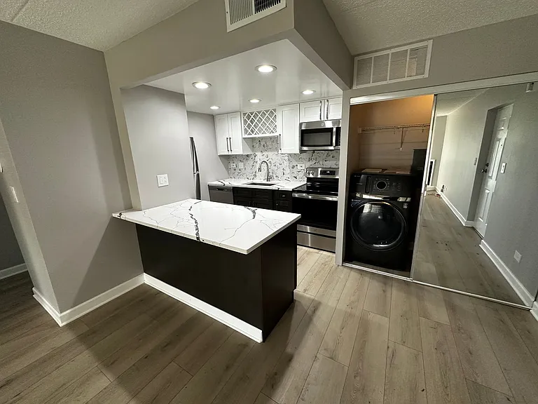 Royal Grove Apartments — Photo 18