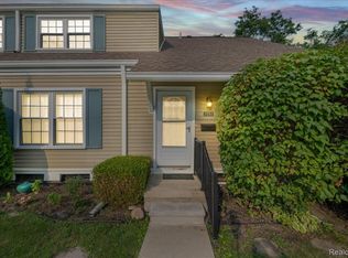 21252 E Glen Haven Cir, Northville, MI 48167