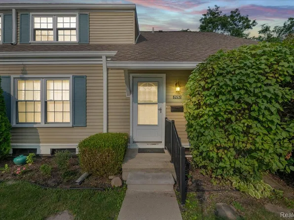 21252 E Glen Haven Cir, Northville, MI 48167