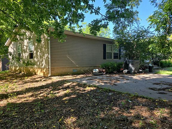 3rd image of 904 10th Ave NE