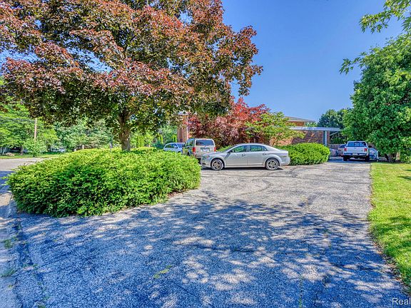3rd image of 46 W Breitmeyer Pl