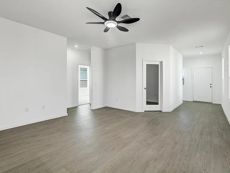 519 Louis Ln — Photo 8