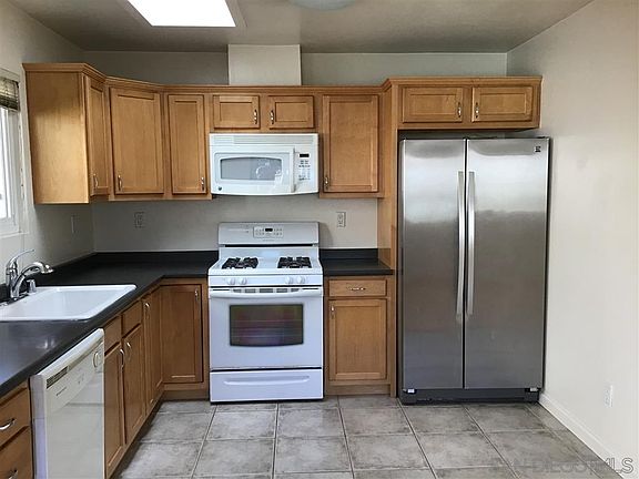 5th image of 847 Juanita St