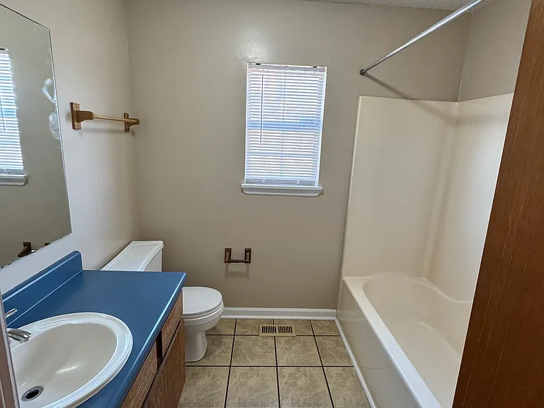 1120 Garfield St — Photo 4