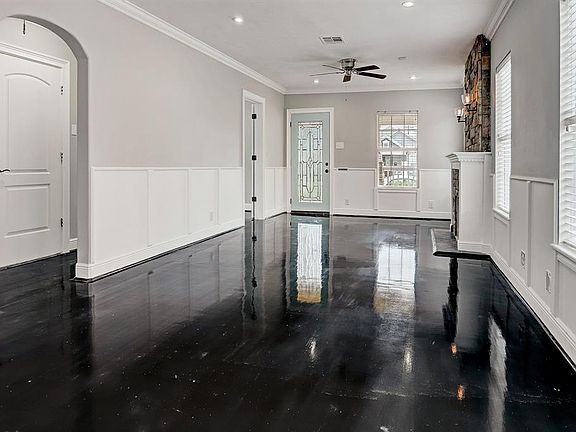 CEILING FAN, CROWN MOLDING AND LUSCIOUS HANDSOME HARDWOODS ADORN THIS LOVELY HOME!