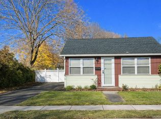 31 Oakland Ave, Port Jefferson Station, NY 11776