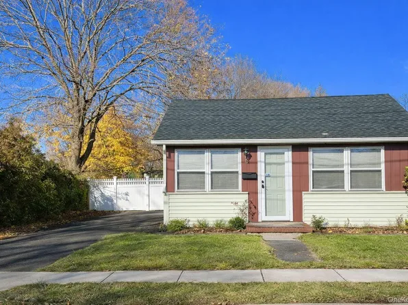 31 Oakland Avenue, Port Jefferson Station, NY 11776