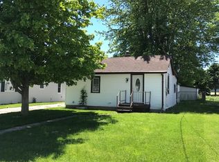 4621 Custer Ln, Manitowoc, WI 54220