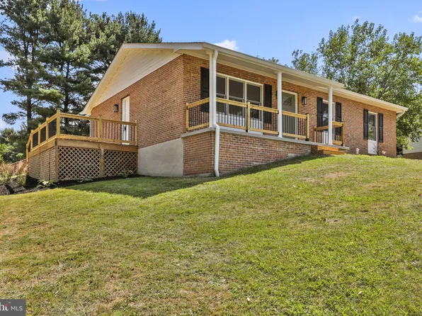 12017 Crystal Falls Dr, Smithsburg, MD 21783