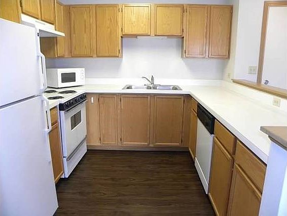 5th image of 605 Barrington Ave #3