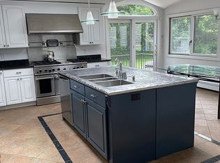 91 Little East Neck Rd S, Babylon, NY 11702