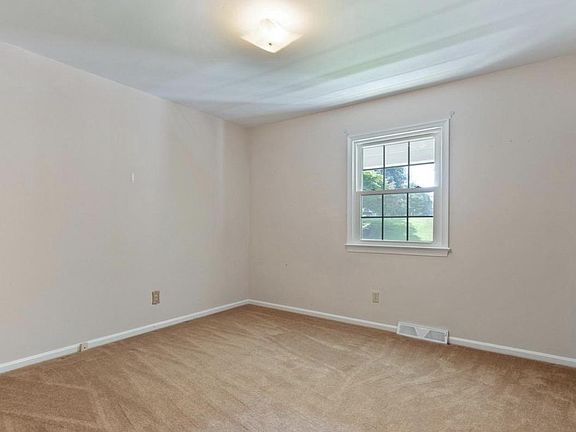 3rd image of 30235 Huntt Rd