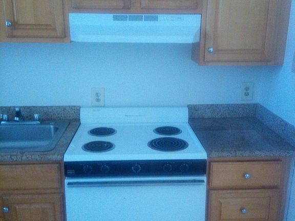 4th image of 2857 Grand Ave