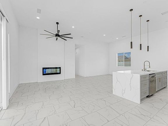5th image of 15480 Avenida Rambla
