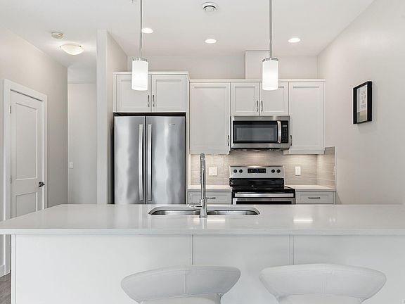 5th image of 1800 Summerhill Pl Unit 110