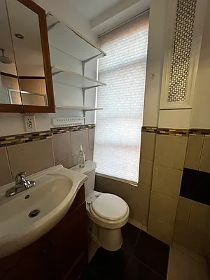 Rented by Salon Realty Corp | media 7