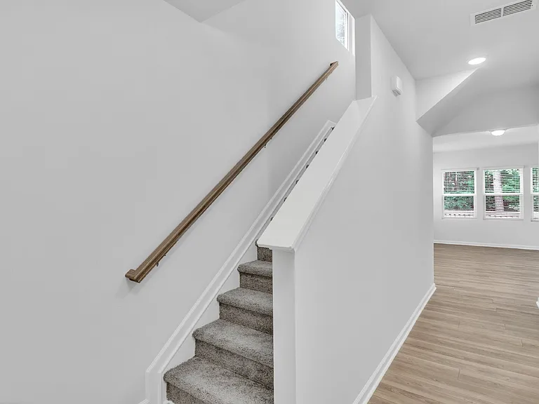 840 McKenzie Park Ter — Photo 8