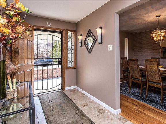4th image of 3871 S Hillcrest Dr