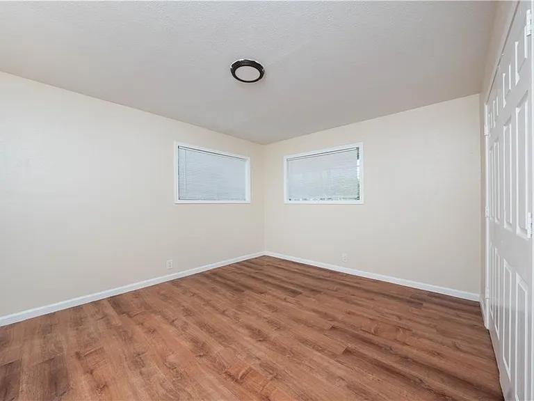 1217 Baywood Ln — Photo 14