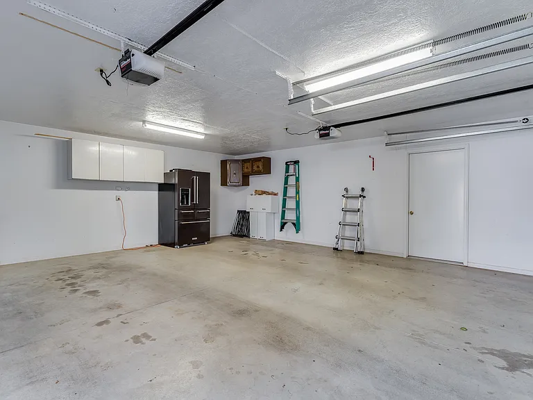 122 S Belmont Ave — Photo 32