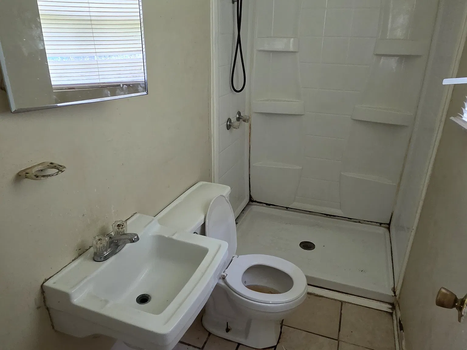 4 bed, 1260 sqft, $1,200 — Photo 3