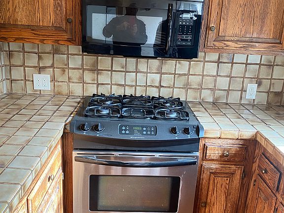 4th image of 2743 E 1st St #B
