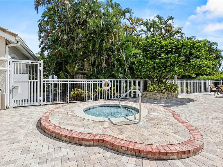 130 Peacock Blvd #16 — Photo 30