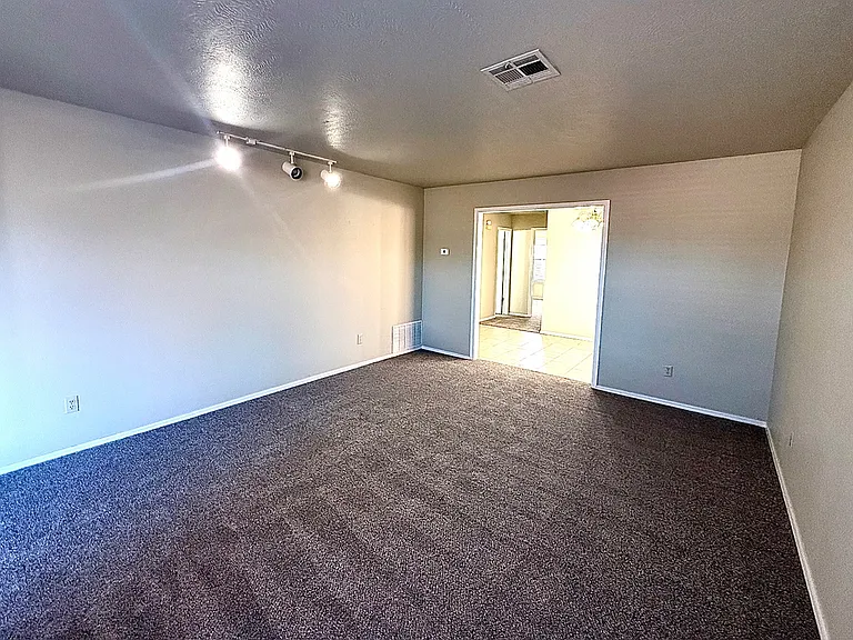 242 Barrett Pl — Photo 5