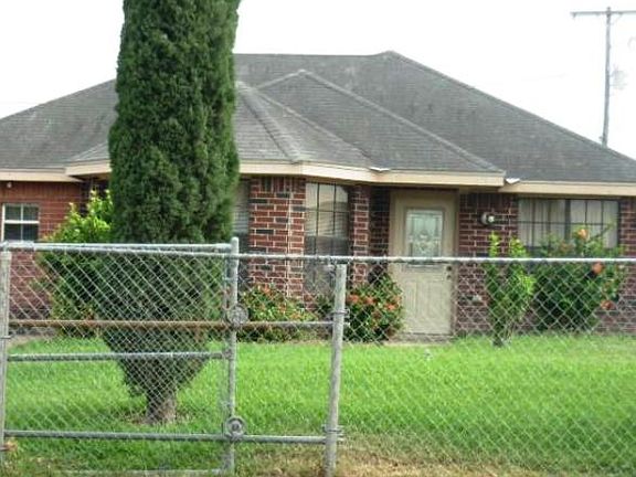 3rd image of 513 W La Quinta Dr