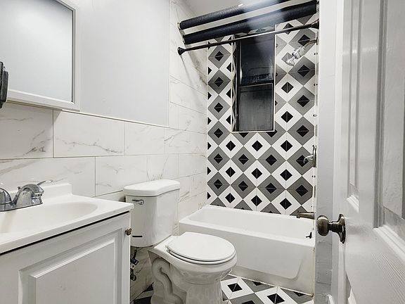 5th image of 84 Romaine Ave #14