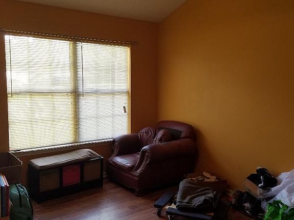 2nd image of 413 ROBERTS Street S