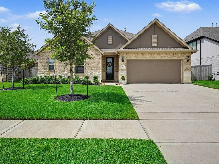 2105 Toyhill Falls Ln — Photo 1