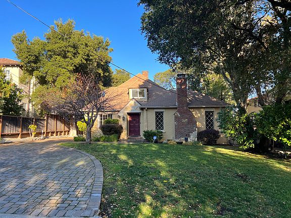4th image of 121 Alturas Dr