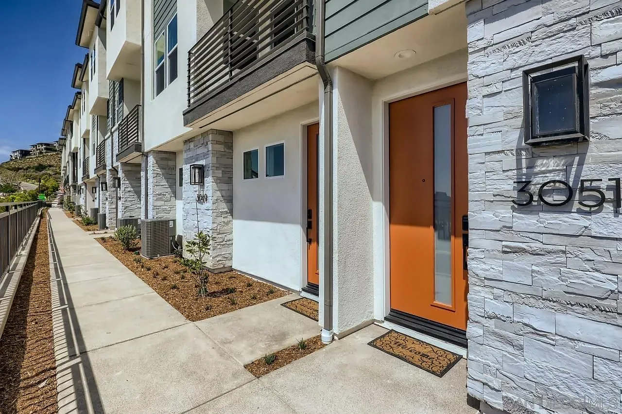 3 bed, 2.5 bath, 1570 sqft, $5,900 — Photo 3