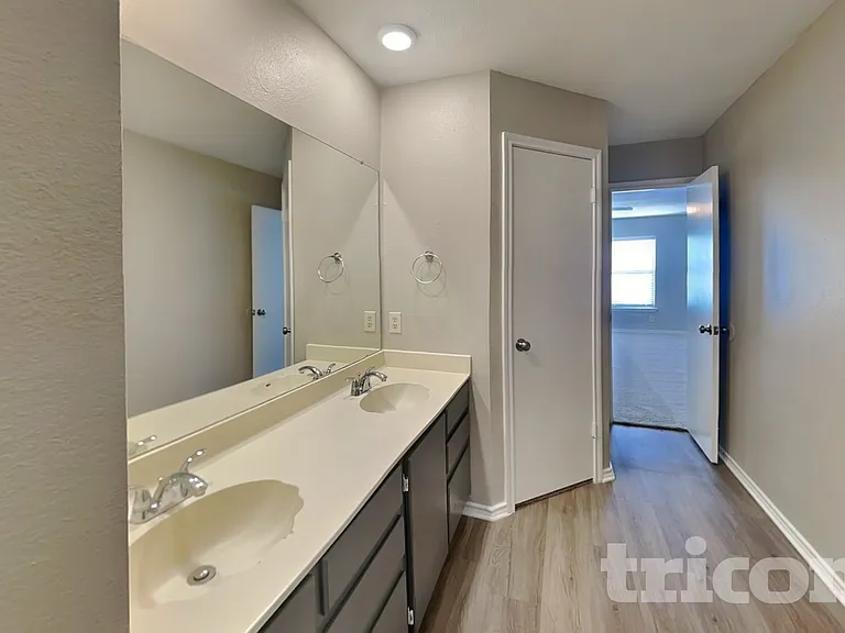 8015 Chestnut Barr Dr — Photo 11