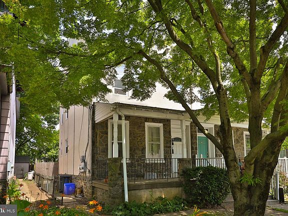 3rd image of 534 Leverington Ave
