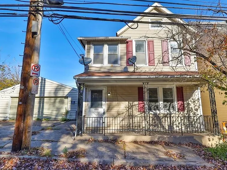 1215 E 4th St — Photo 11