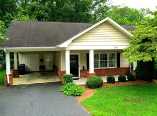 2142 Heatherstone Ln, Mount Airy, NC 27030