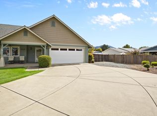 737 SW Kinsington Ct, Grants Pass, OR