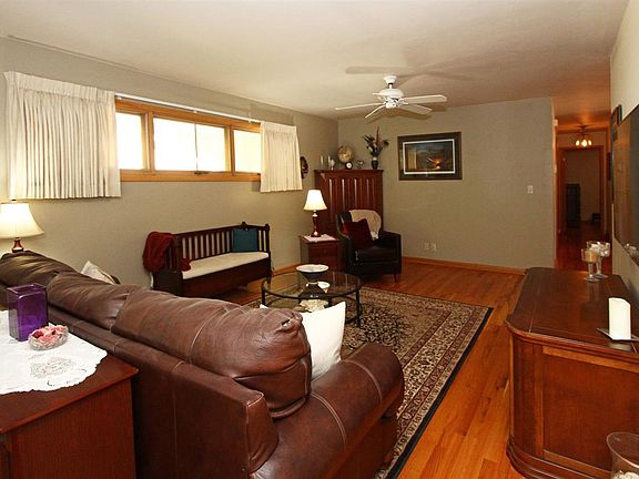 4th image of 220 Bruce Dr