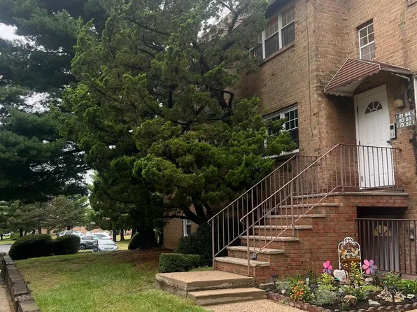 81 College Dr, Edison, NJ 08817
