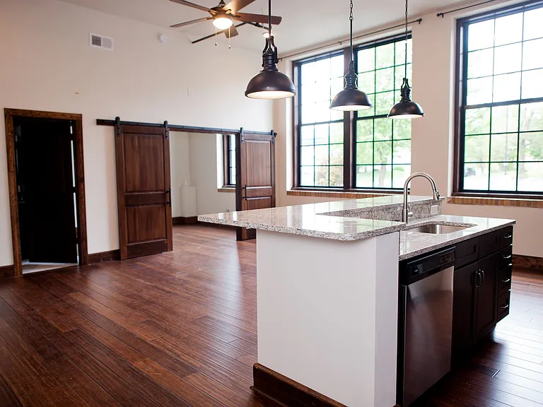 501 W Central St — Photo 11