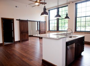 501 W Central St #L-10, Springfield, MO 65802