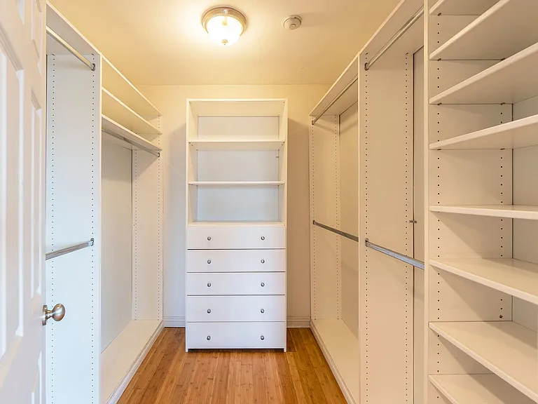 2410 Voorhees Ave #5 — Photo 22