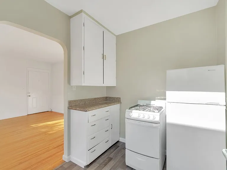 Everett St 1537 — Photo 5